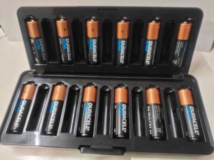 Duracell Ultra Alkaline LR6 AA 12 with Storage box